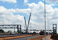 Construcción de la autopista de Thika. Stephenwanjau vía Wikipedia